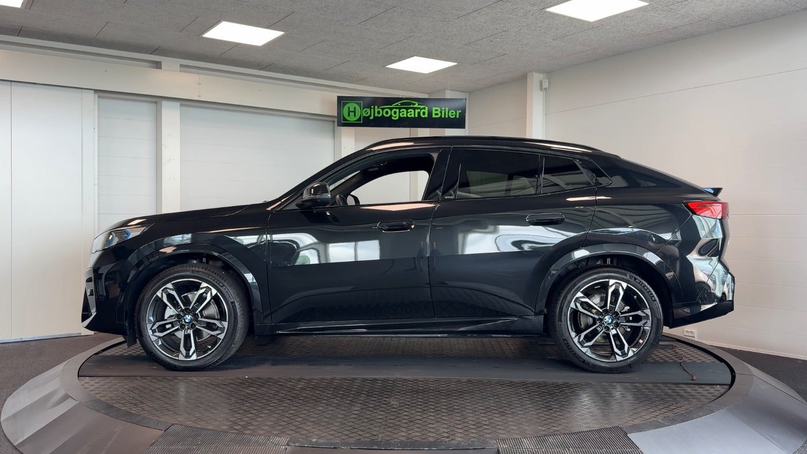 Sort BMW iX2 fra 2026