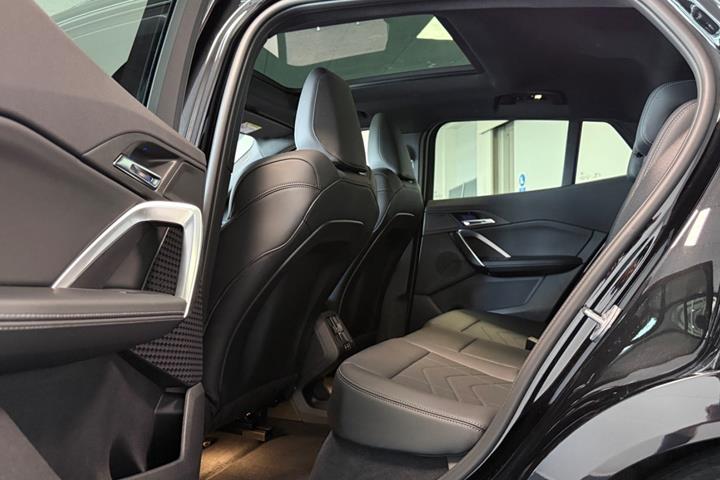Sort BMW iX2 fra 2026