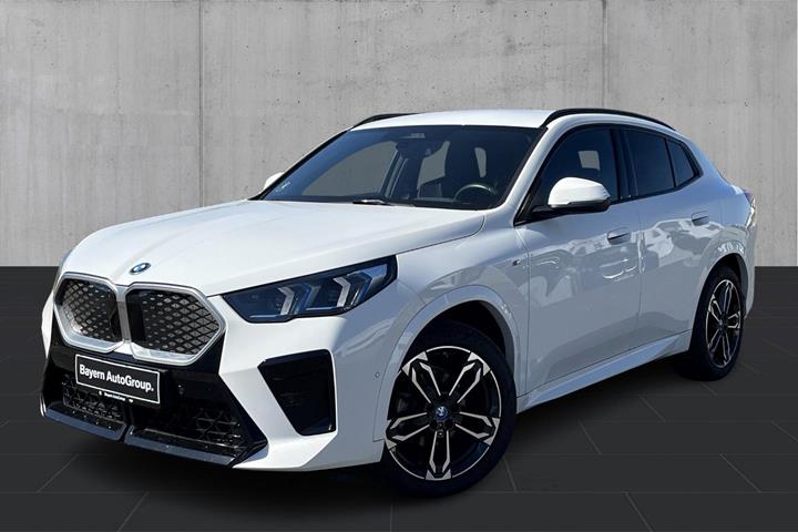 Hvid BMW iX2 fra 2025
