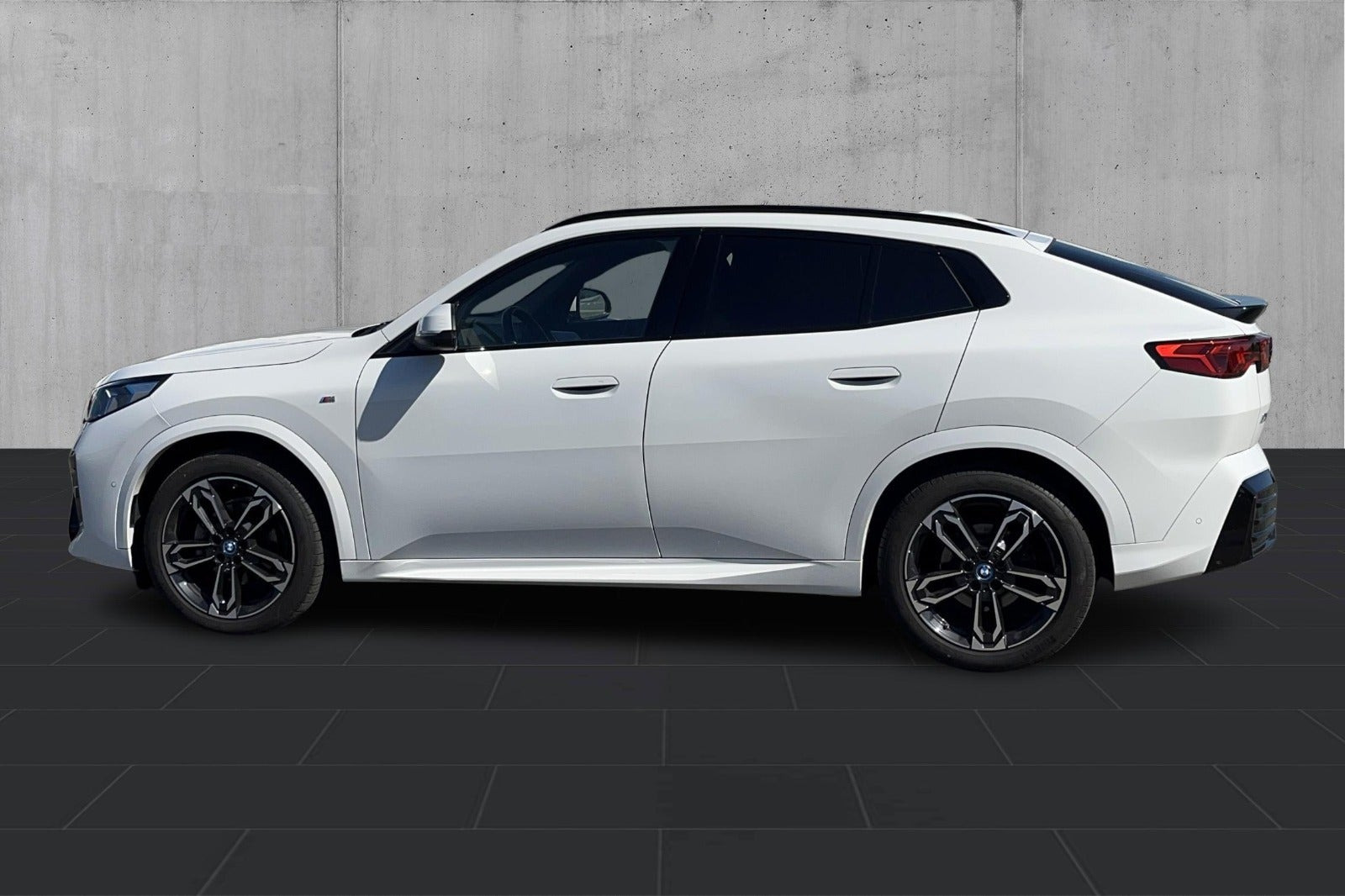 Hvid BMW iX2 fra 2025