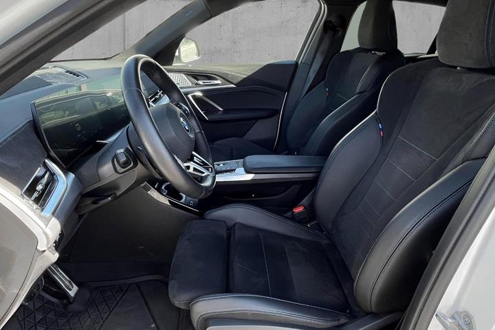 Hvid BMW iX2 fra 2025