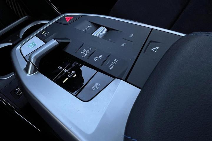 Hvid BMW iX2 fra 2025