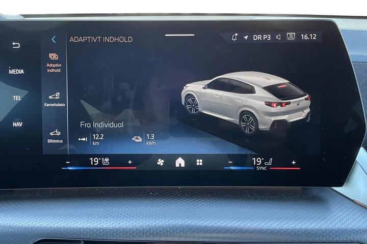 Hvid BMW iX2 fra 2025