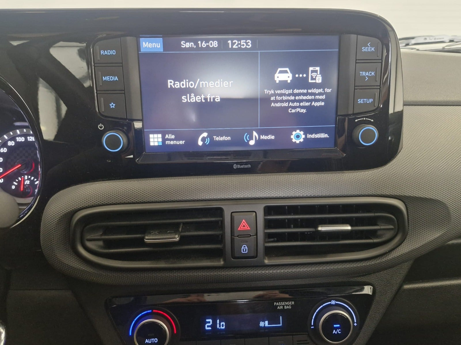 Blå Hyundai i10 fra 2023