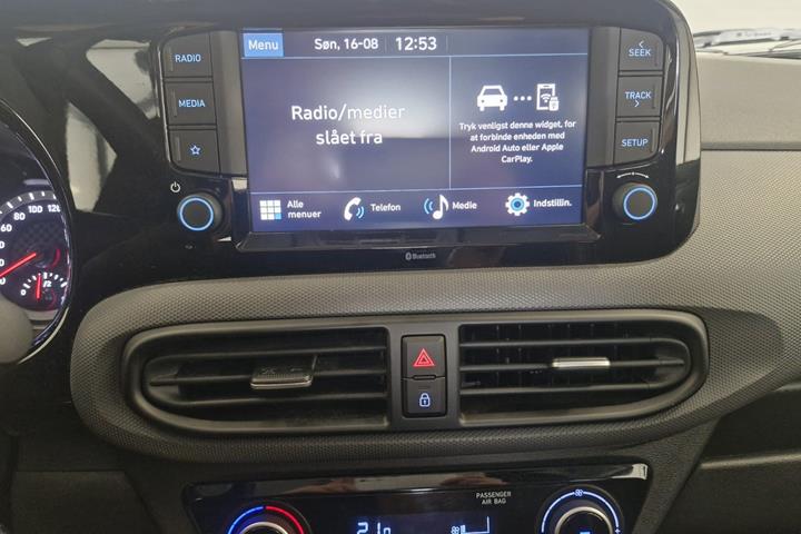 Blå Hyundai i10 fra 2023