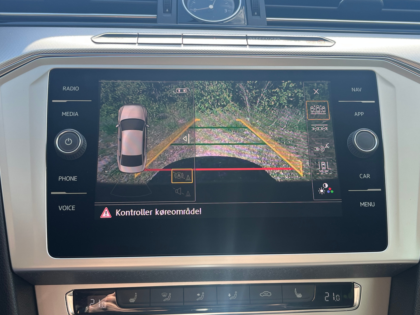 Grå VW Passat fra 2019