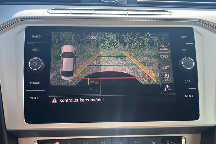 Grå VW Passat fra 2019