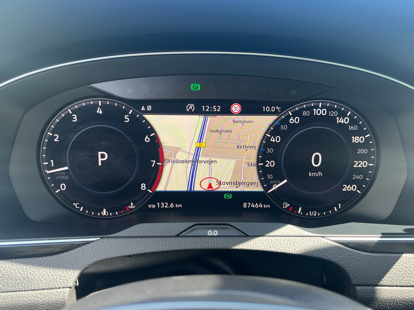 Grå VW Passat fra 2019