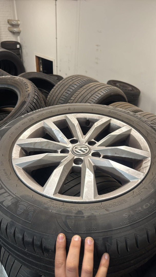 Grå VW Passat fra 2019