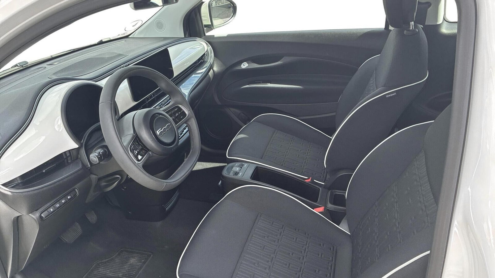 Hvid Fiat 500e fra 2023