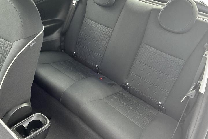 Hvid Fiat 500e fra 2023