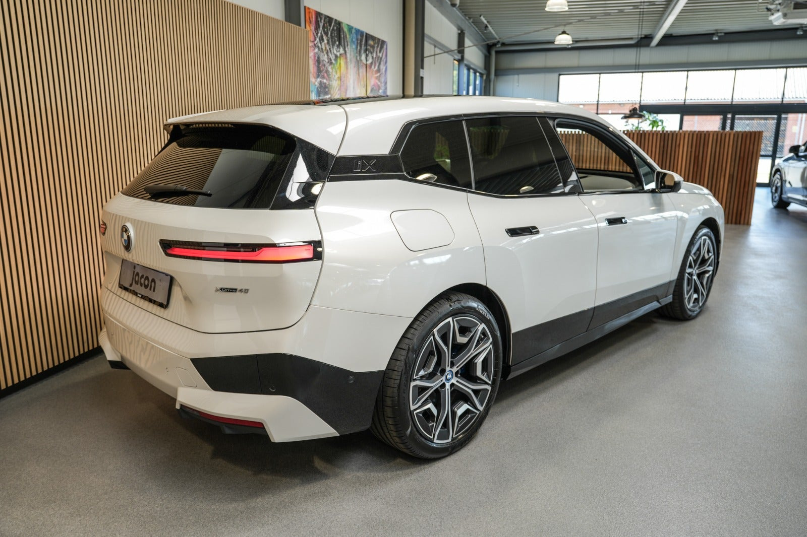 Hvid BMW iX fra 2022