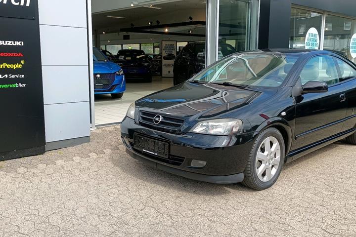 Sort Opel Astra fra 2001