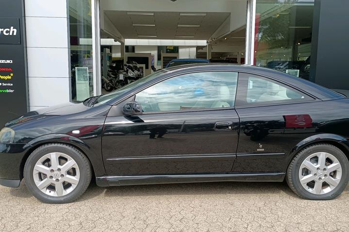 Sort Opel Astra fra 2001
