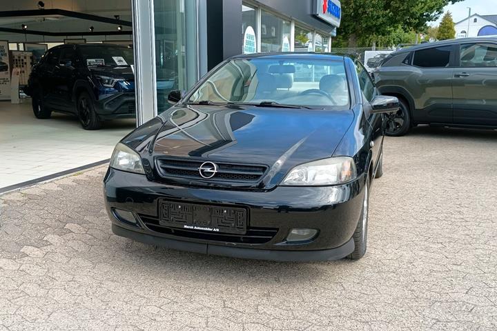 Sort Opel Astra fra 2001