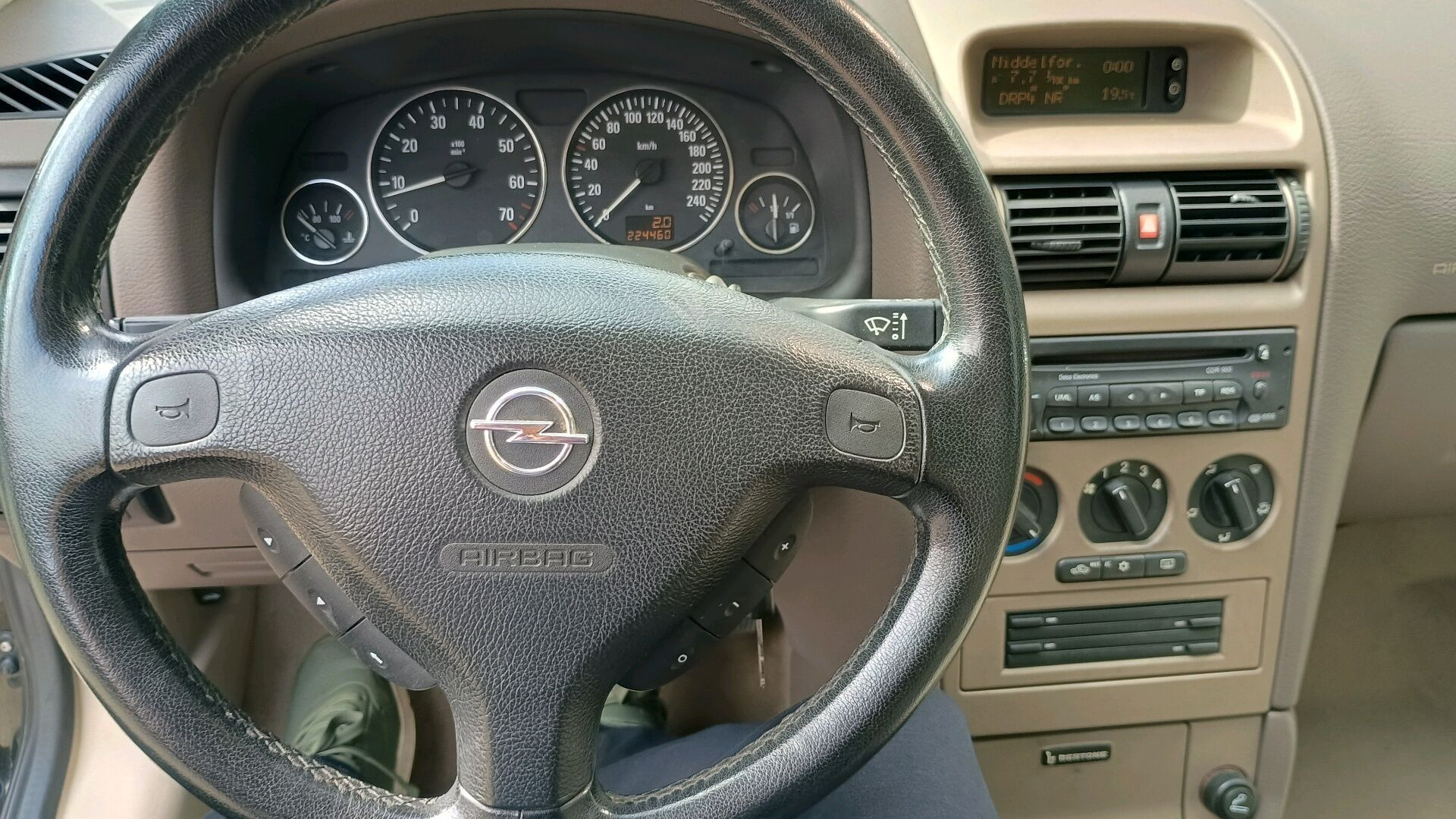 Sort Opel Astra fra 2001