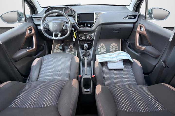Sort Peugeot 208 fra 2014