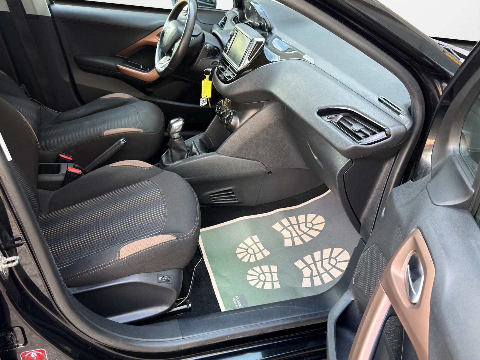 Sort Peugeot 208 fra 2014