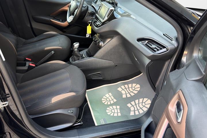 Sort Peugeot 208 fra 2014