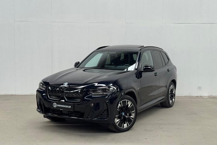 Sort BMW iX3 fra 2022 set udefra