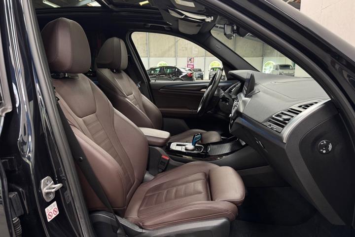 Sort BMW iX3 fra 2022