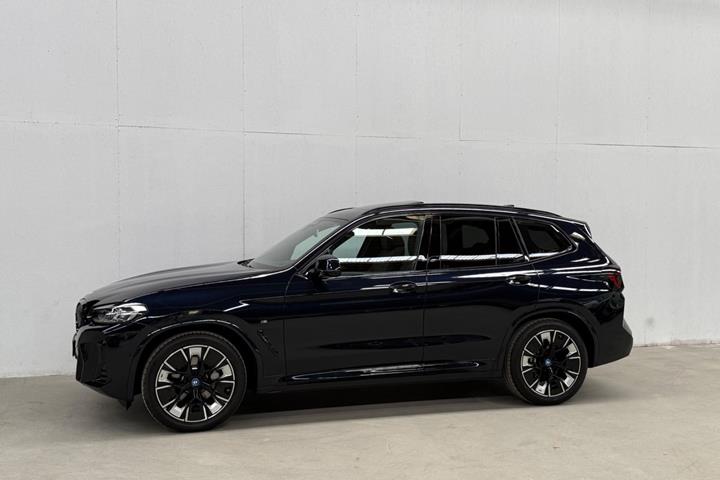 Sort BMW iX3 fra 2023