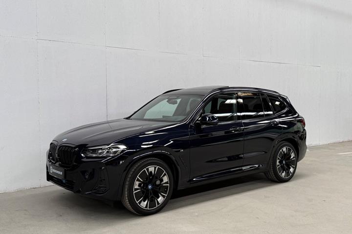 Sort BMW iX3 fra 2023