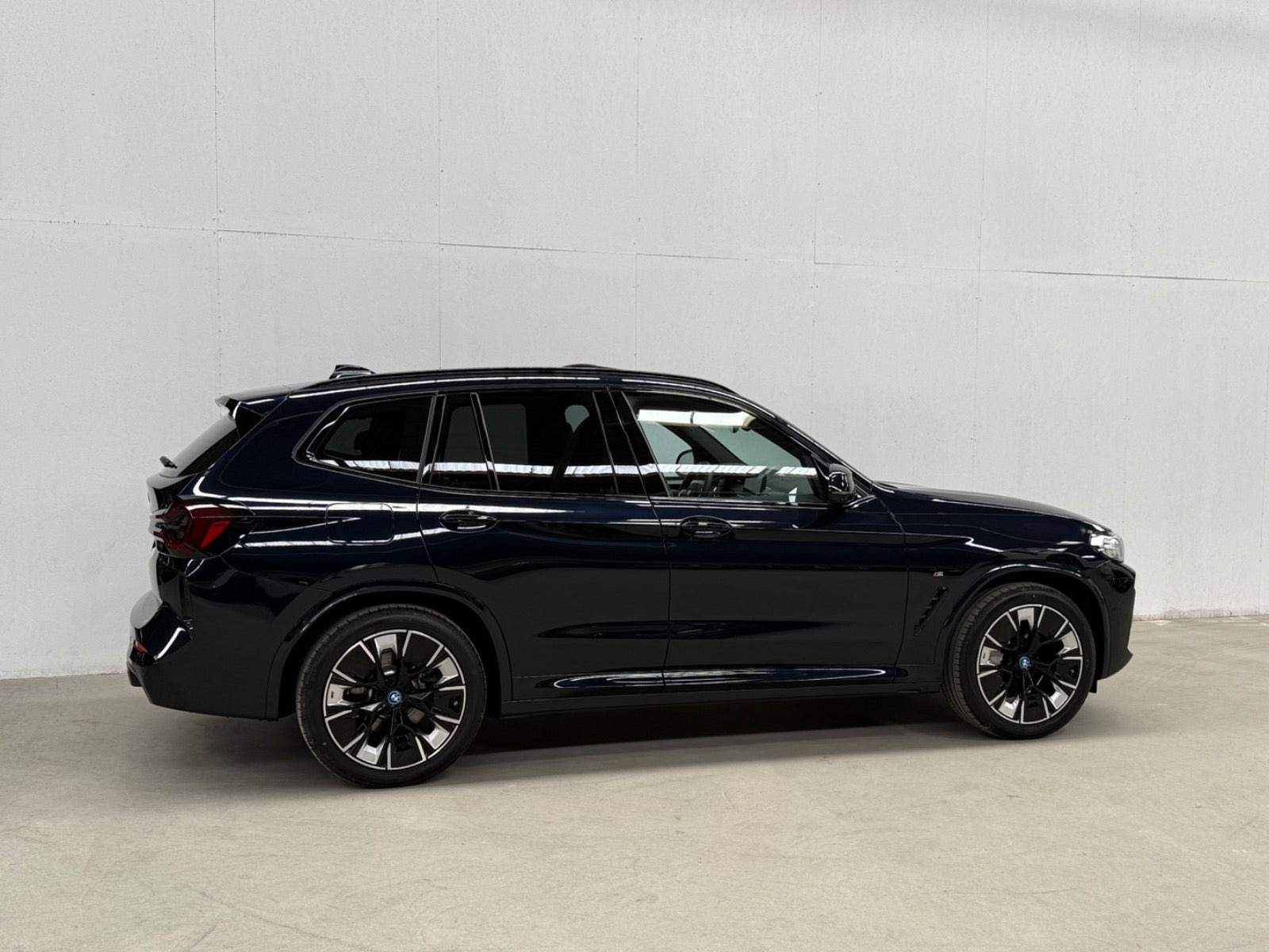 Sort BMW iX3 fra 2023