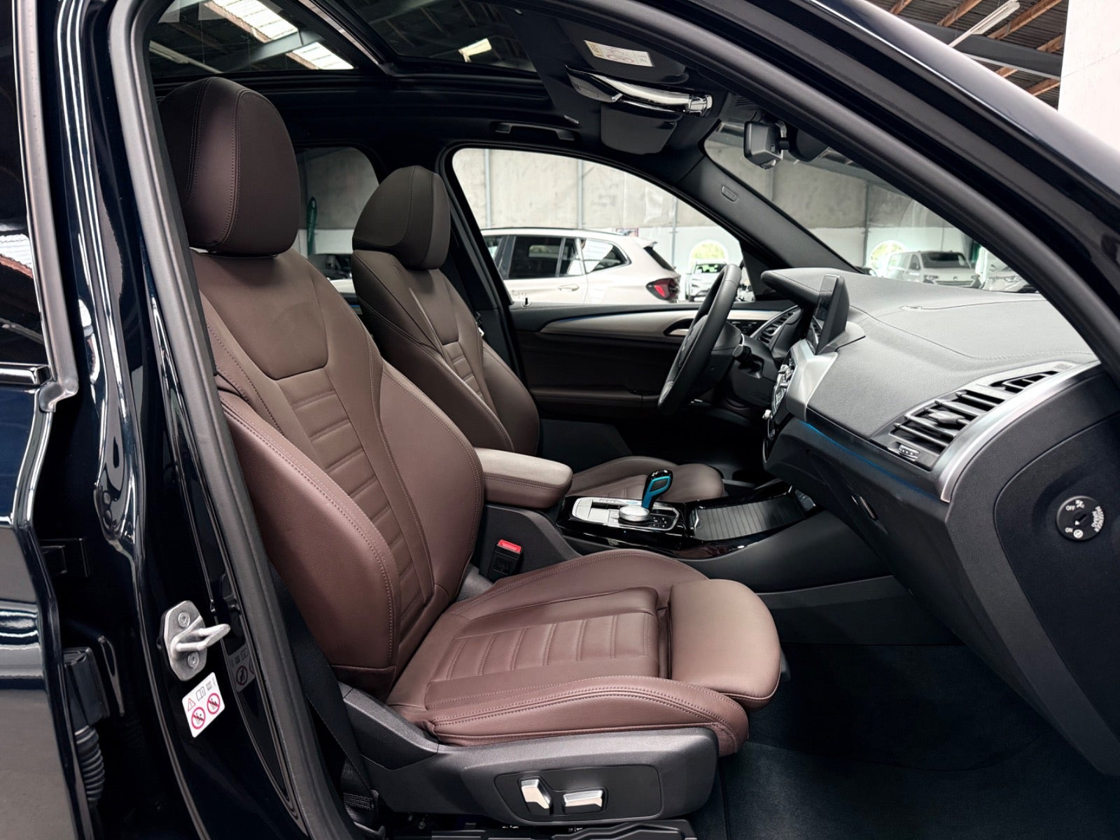 Sort BMW iX3 fra 2023