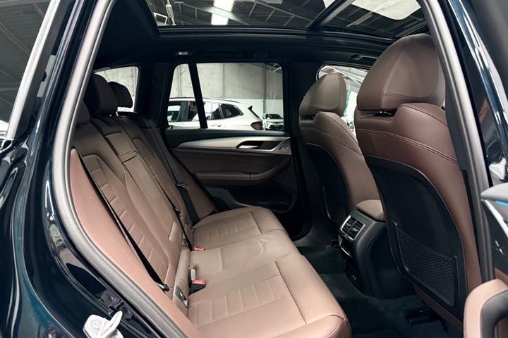 Sort BMW iX3 fra 2023
