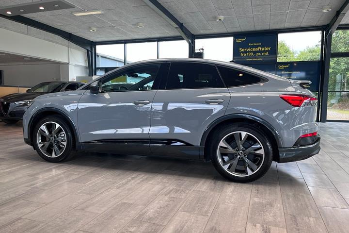 Grå Audi Q4 e-tron fra 2024