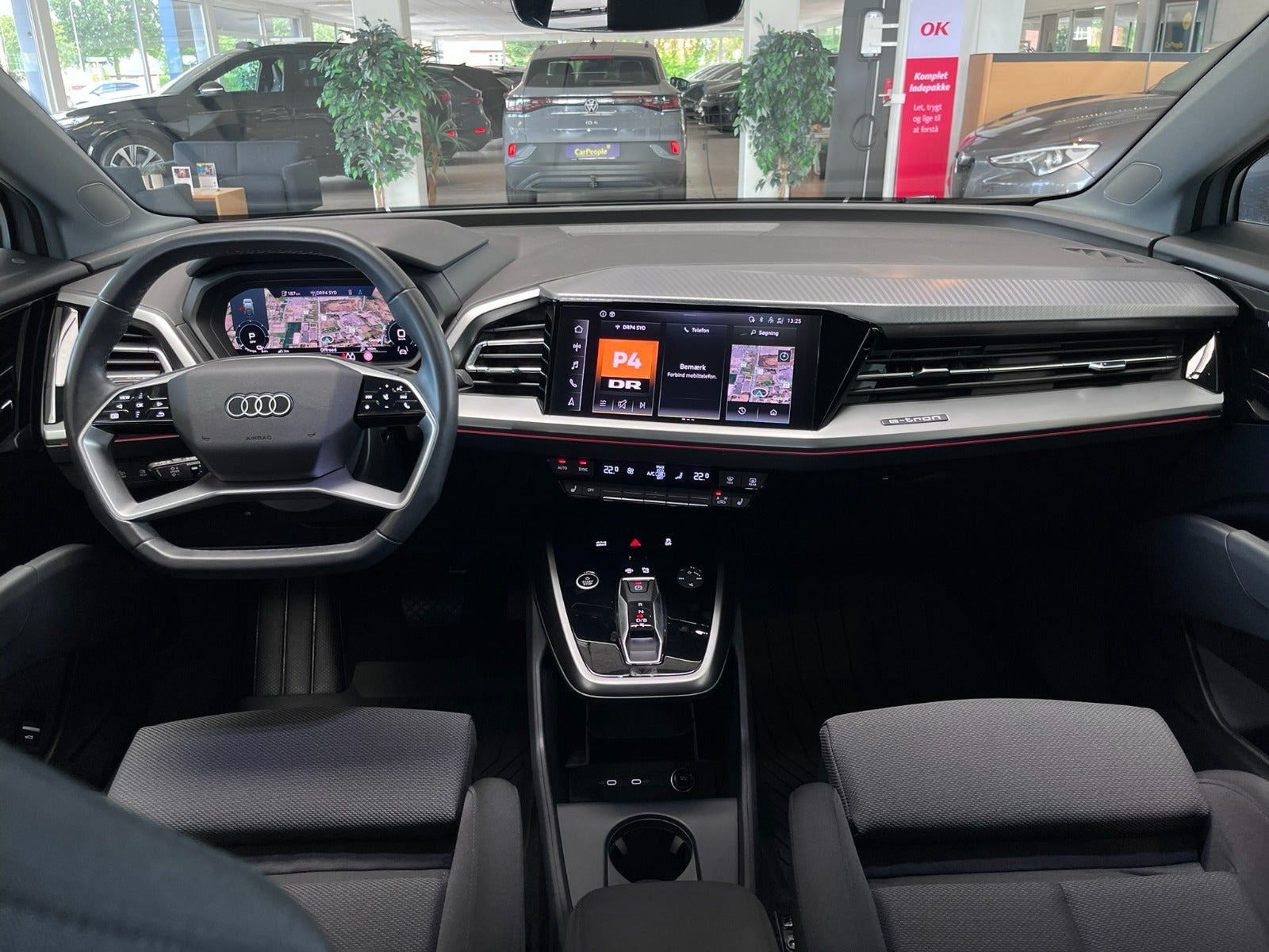 Grå Audi Q4 e-tron fra 2024