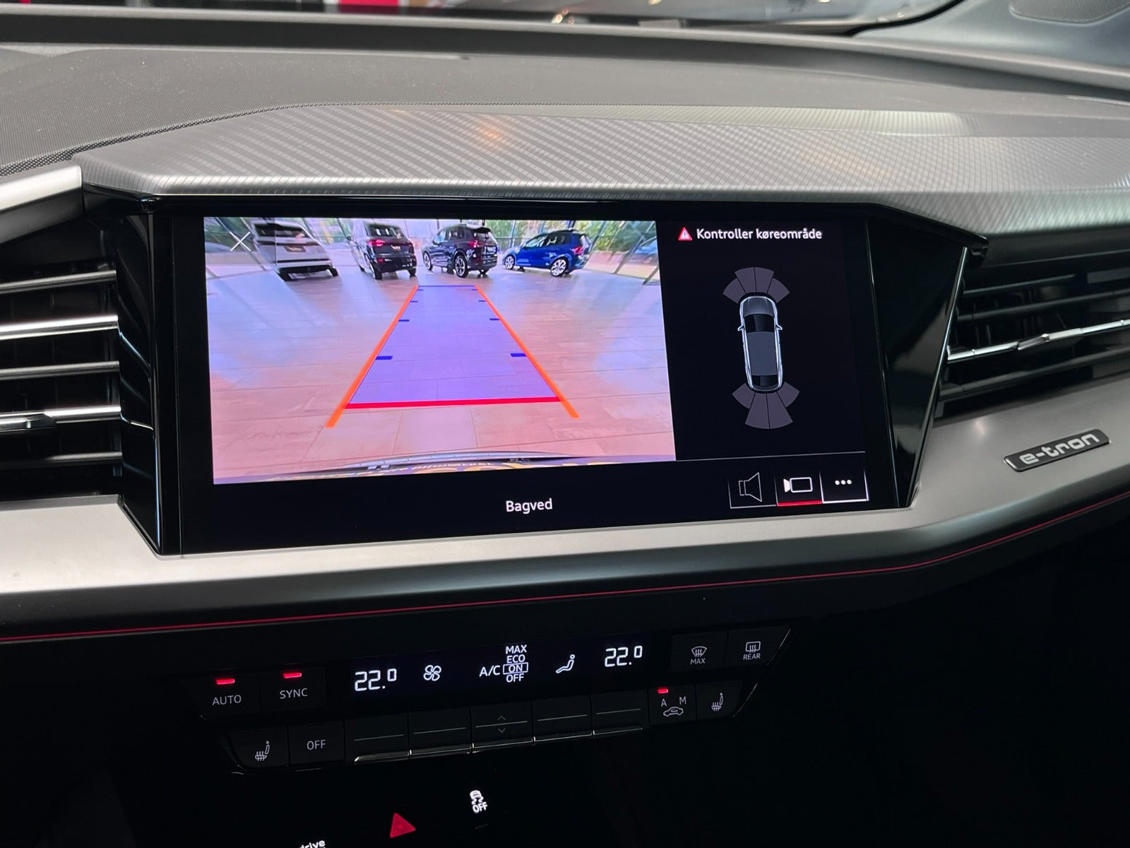 Grå Audi Q4 e-tron fra 2024