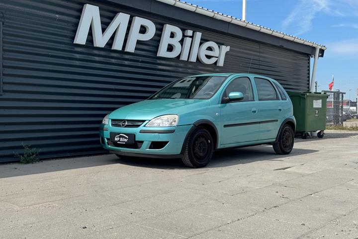 Blå Opel Corsa fra 2004