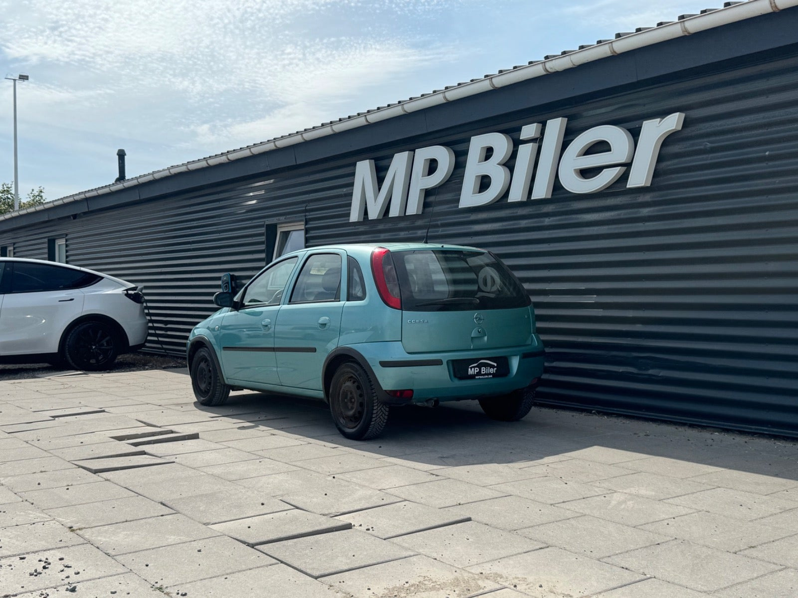 Blå Opel Corsa fra 2004