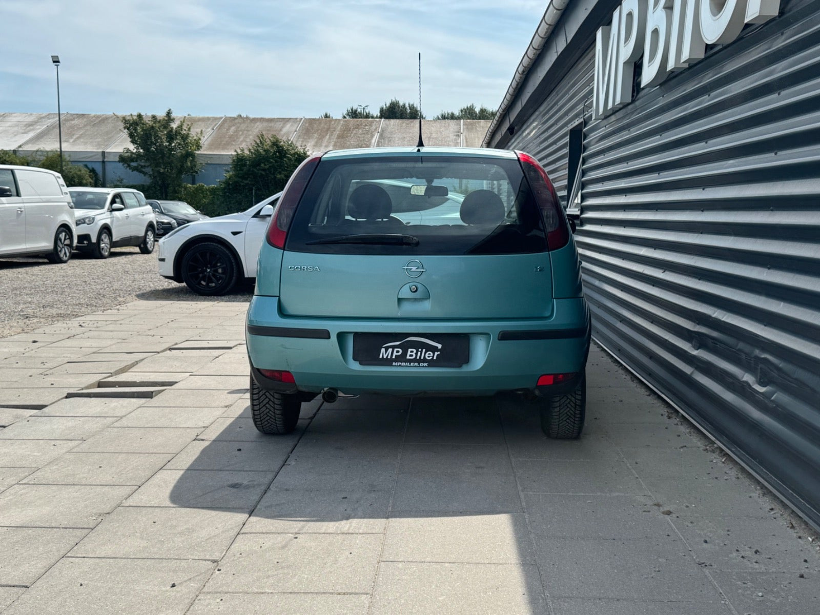 Blå Opel Corsa fra 2004