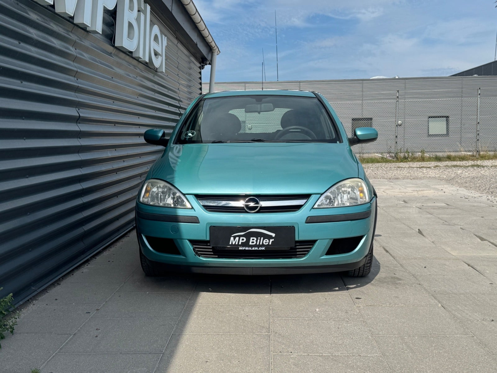 Blå Opel Corsa fra 2004