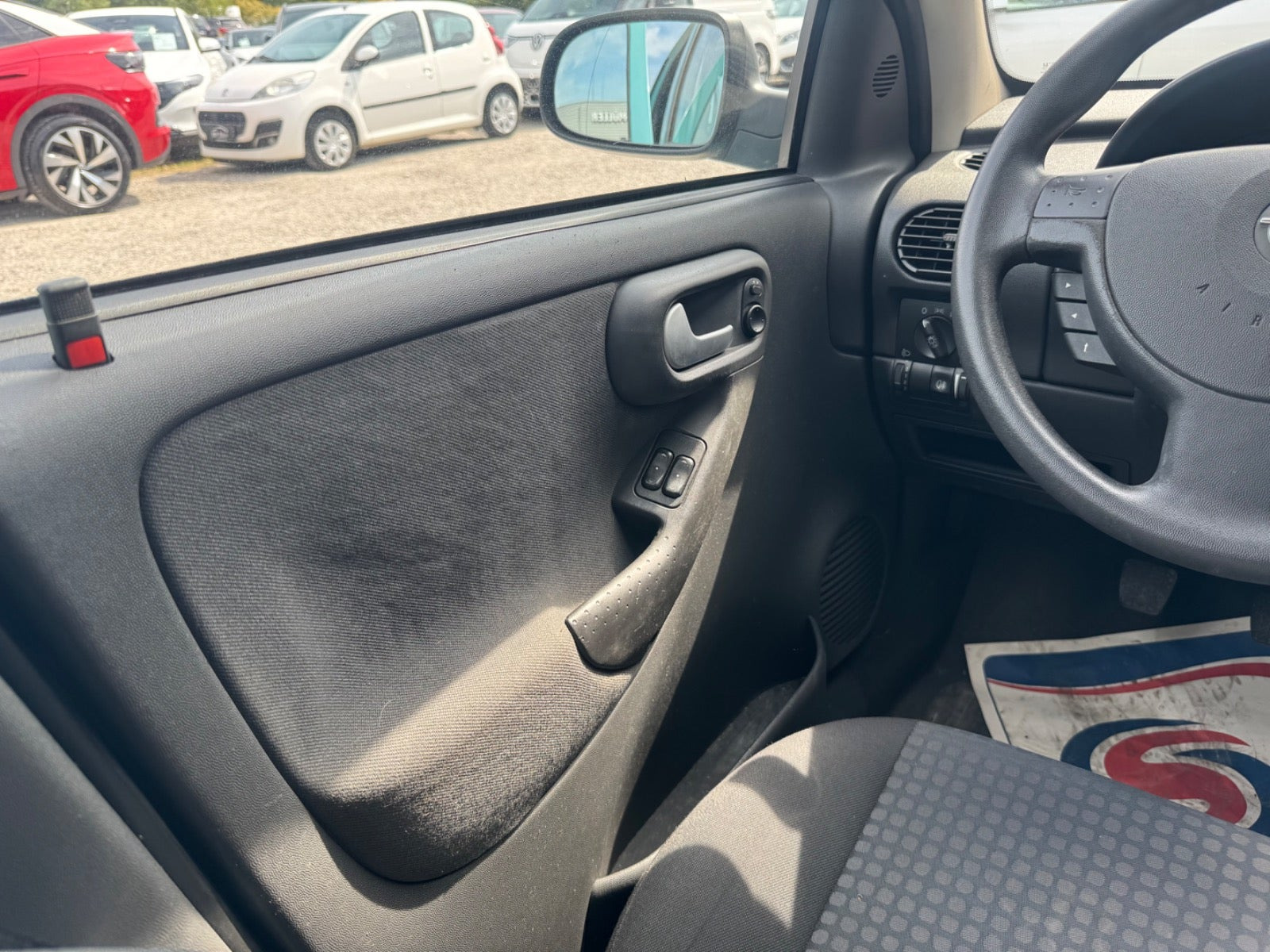 Blå Opel Corsa fra 2004