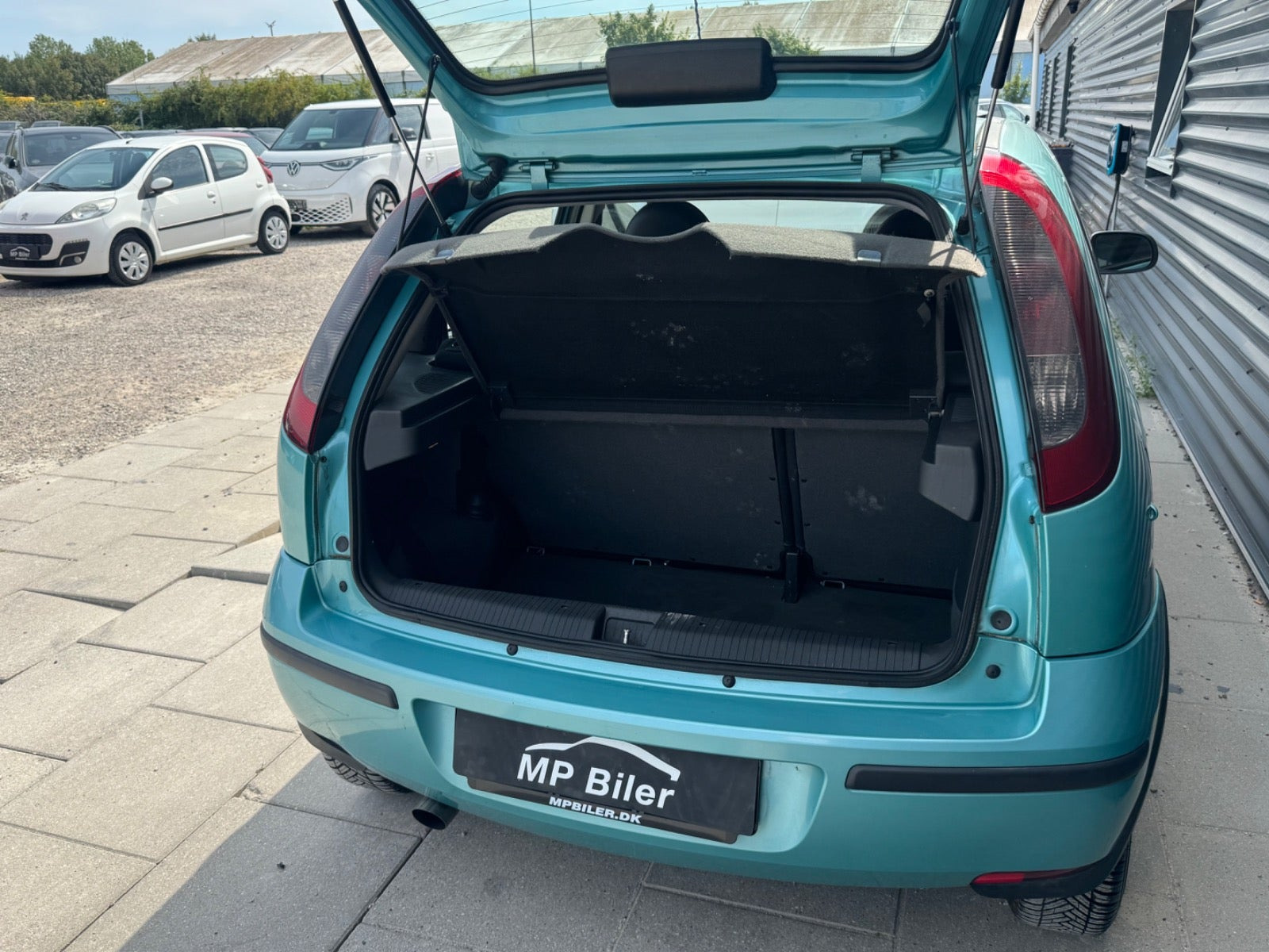 Blå Opel Corsa fra 2004