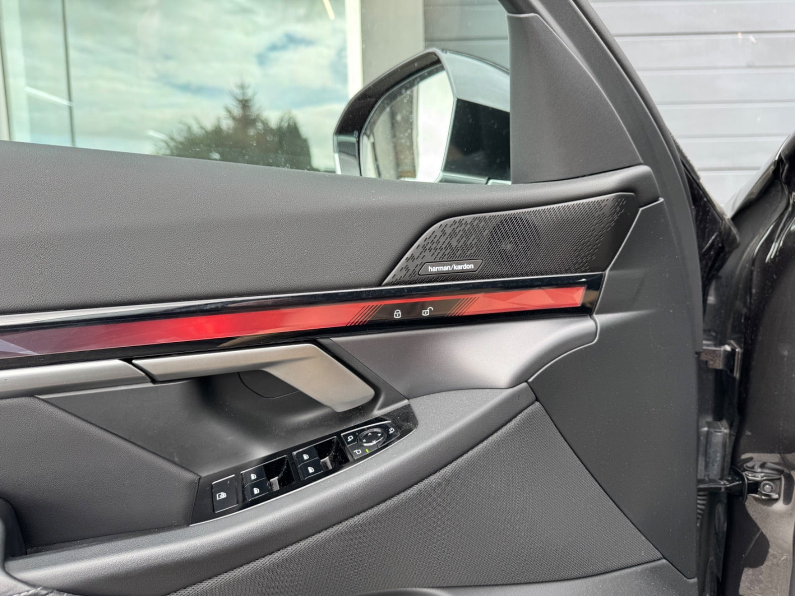 Grå BMW i5 fra 2025
