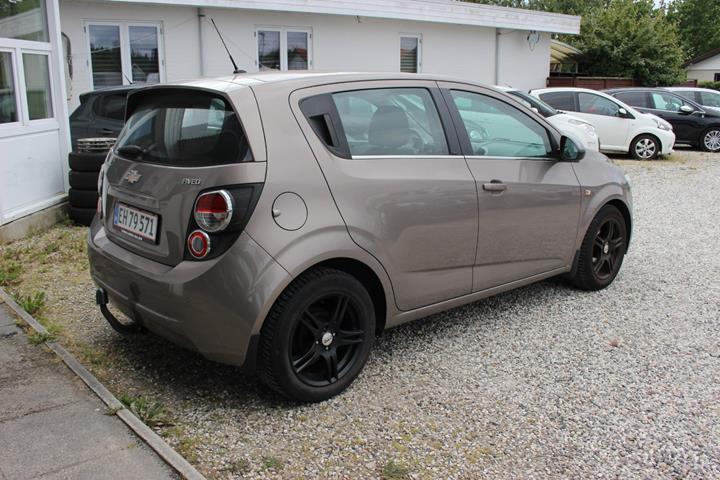 Brun Chevrolet Aveo fra 2012