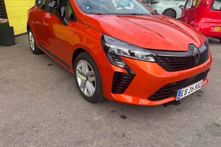 Grå Renault Clio V fra 2024