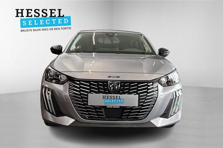 Grå Peugeot e-208 fra 2024
