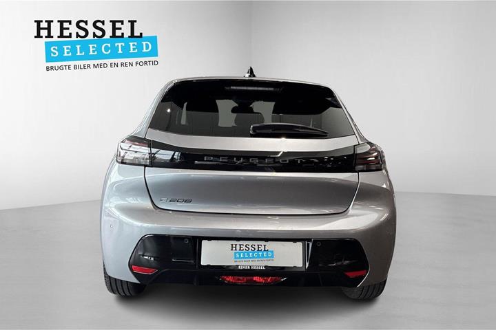 Grå Peugeot e-208 fra 2024
