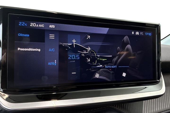 Grå Peugeot e-208 fra 2024