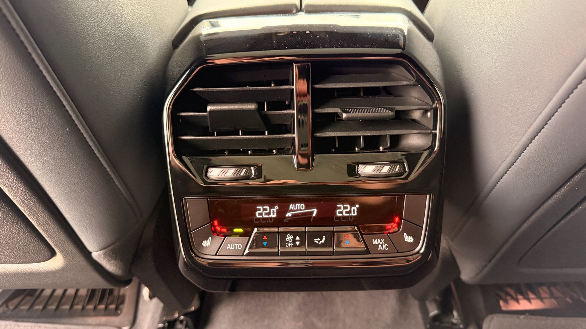 Hvid BMW iX fra 2022