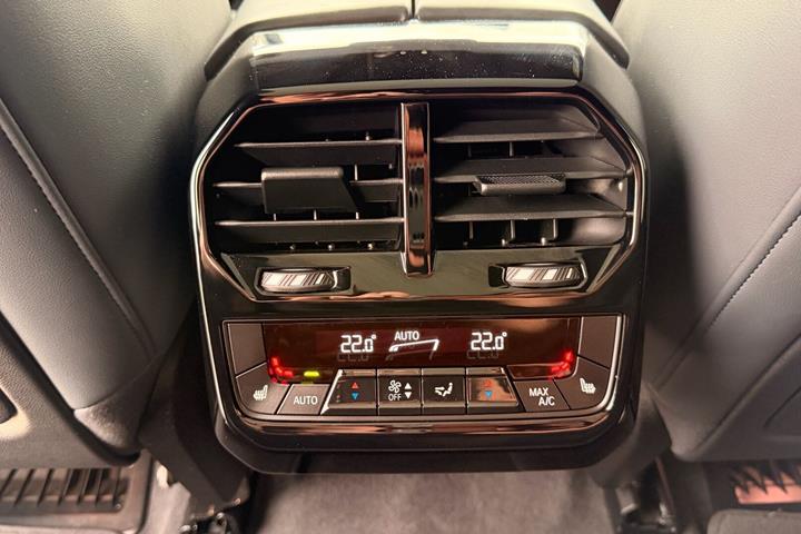 Hvid BMW iX fra 2022