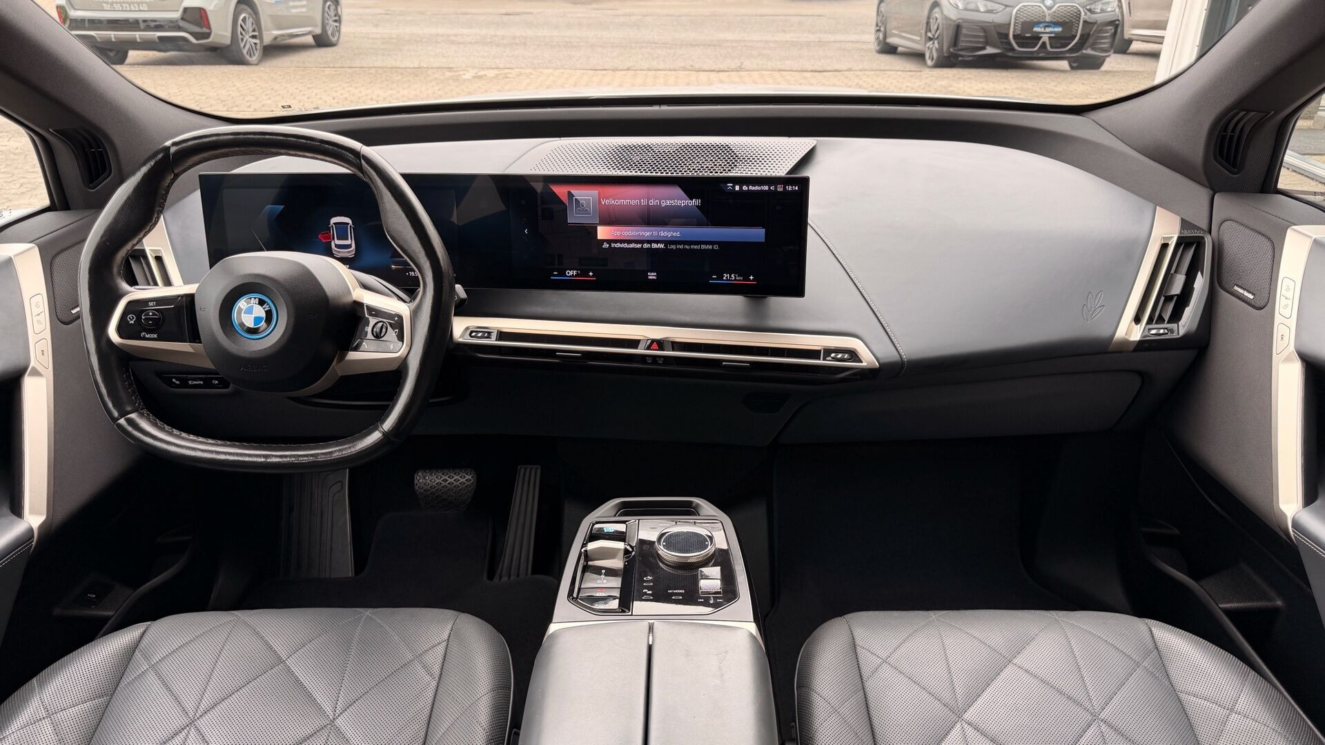 Hvid BMW iX fra 2022