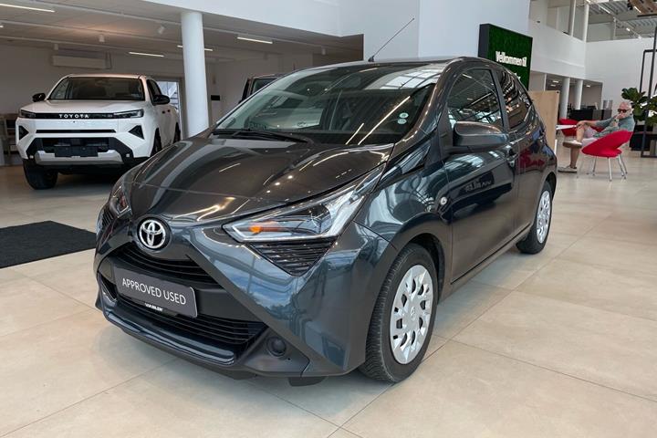 Grå Toyota Aygo fra 2020