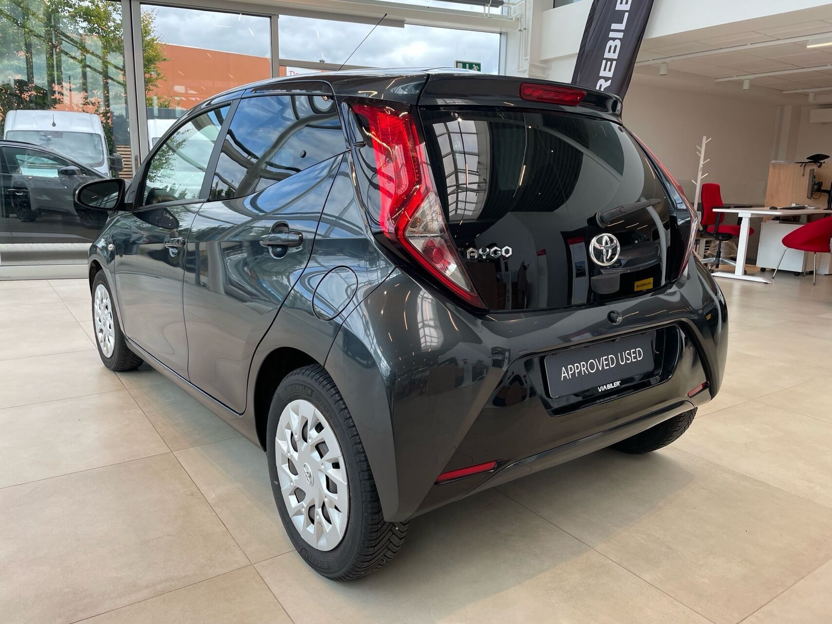 Grå Toyota Aygo fra 2020